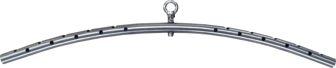 Der Wildgalgen ist ein gebogenes Metallrohr mit gleichmäßig über die gesamte Länge verteilten kleinen Löchern und einem Metallringaufsatz in der oberen Mitte.