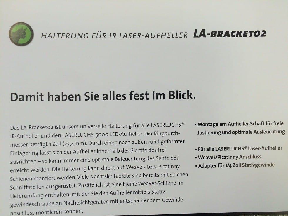 Bedienungsanleitung für die universelle IR-Laserhalterung LA-Bracket02 mit deutschem Text zur Feineinstellung, Picatinny-/Weaver-Schienenkompatibilität und einem 1/4-Zoll-Stativadapter.